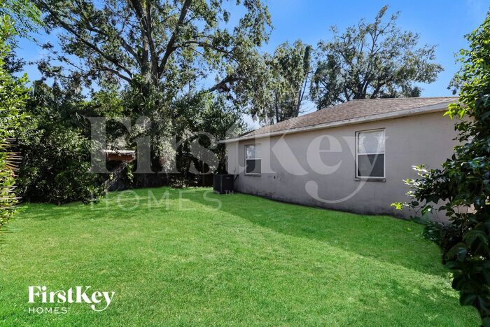 Building Photo - 1212 E 108th Ave