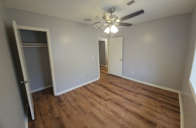 Building Photo - 5418 Planter Ct