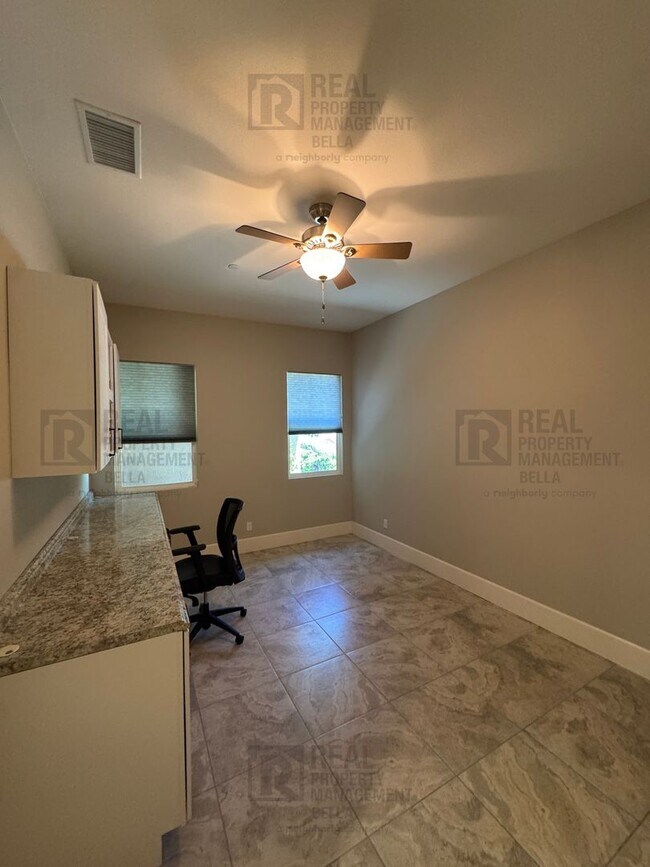 Building Photo - Beautiful Winchester Home with Open Floor Plan, Office & Solar