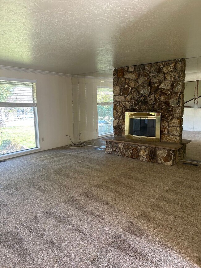 Building Photo - 2883 W Griffin Creek Rd