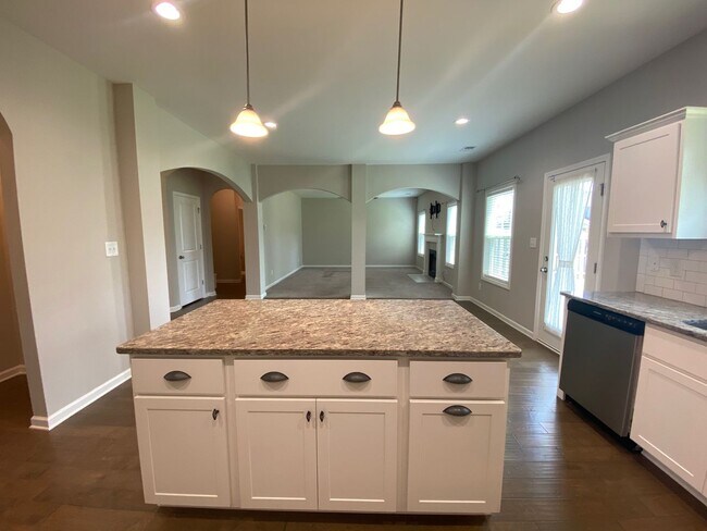 Building Photo - 216 Wild Azalea Dr