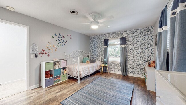 Building Photo - **RENOVATED COLONIAL ON OVER AN ACRE ZONED FOR WILLIAMSON COUNTY BRENTWOOD SCHOOLS**