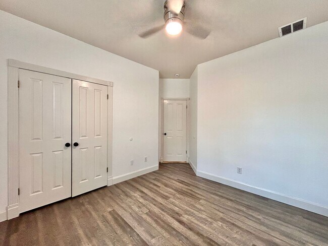 Building Photo - 4 Bed / 2 Bath Spacious One-Level Home with Large Backyard