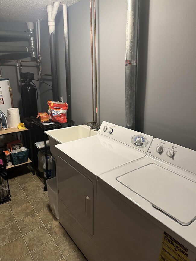 Building Photo - 6809 Pine Crest Trail S