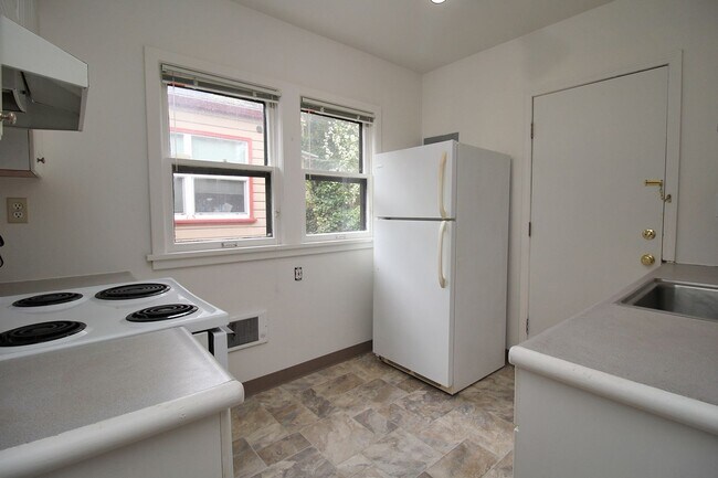 Building Photo - homeg01