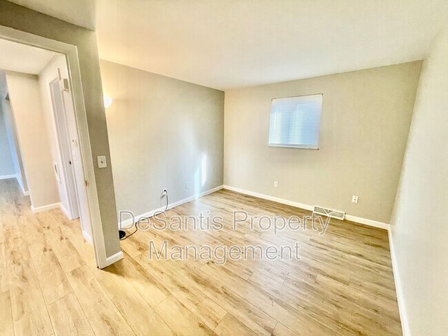 Building Photo - 3272 Ridge Rd Ext