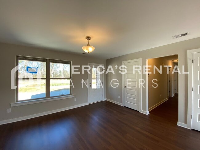 Building Photo - MOVE IN SPECIAL!!! - Wonderful Home for Rent in Talladega, AL... Available to View Now!!! - Sign ...