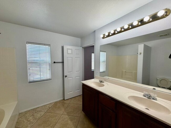 Building Photo - 884 Blue Rosalie Pl