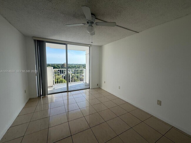 Building Photo - 1200 NE Miami Gardens Dr