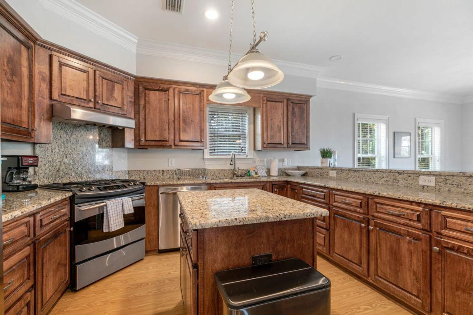 Building Photo - 8008 Belle Fontaine Dr