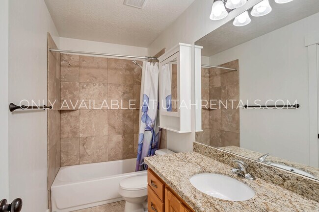 Building Photo - 939 W 175 S