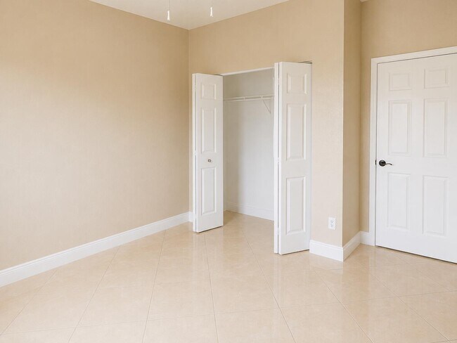 Building Photo - 3549 Forest Hill Blvd