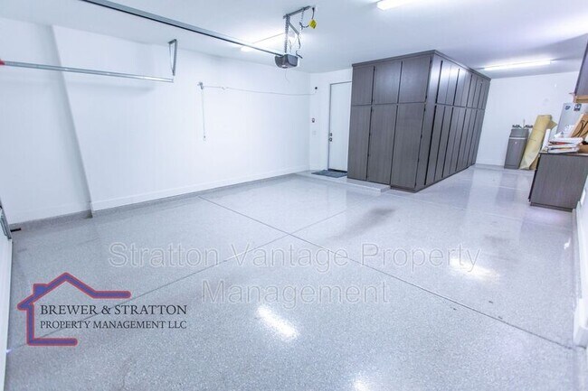 Building Photo - 4065 S Marin Dr
