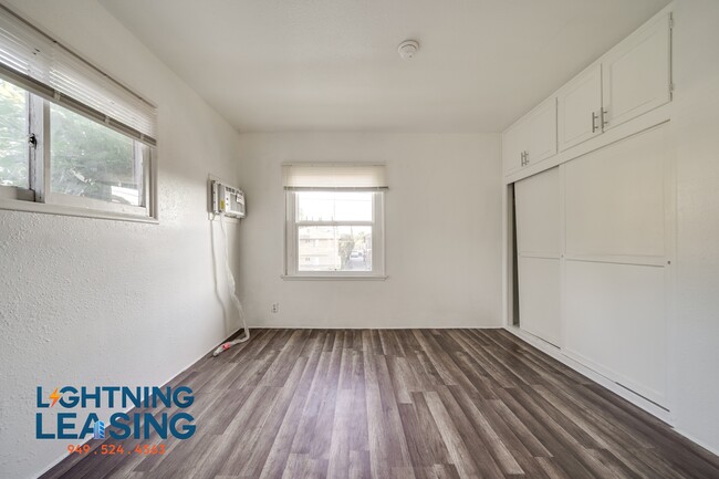 Building Photo - 14759 1/2 Vanowen-4B