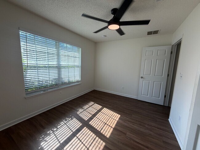 Building Photo - 9-B Wellham Ln.