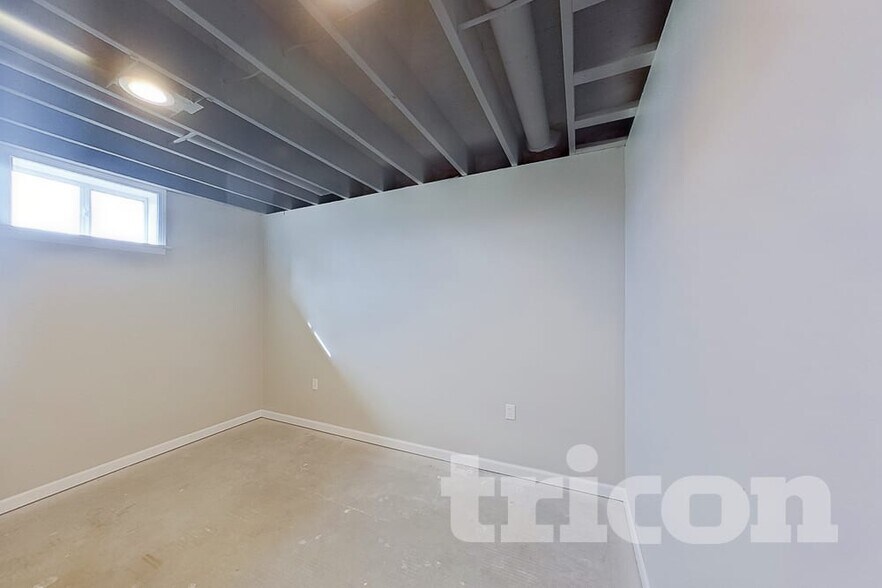 Building Photo - 227 Essex Ct