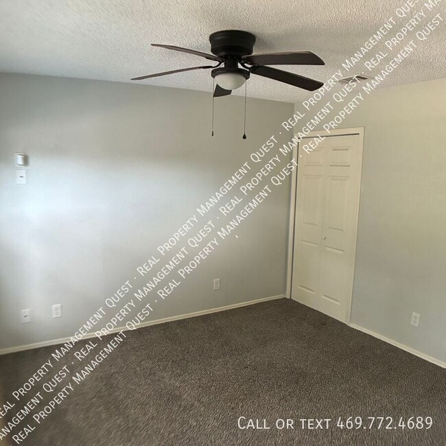 Building Photo - 10631 Wessex Dr