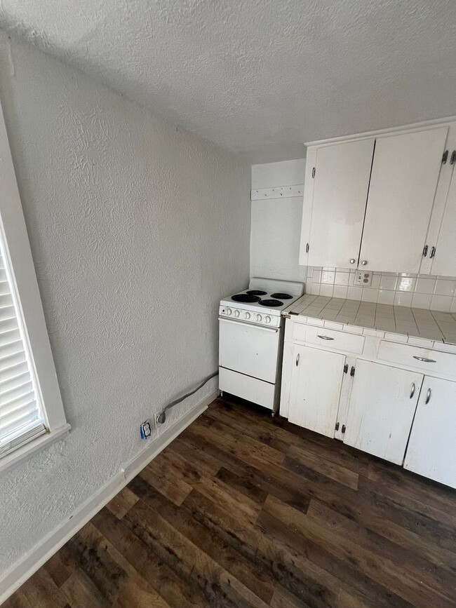 Building Photo - Six Month Lease