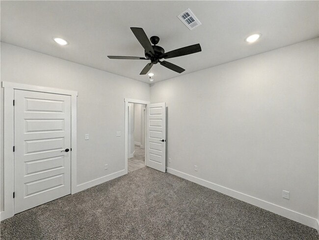 Building Photo - 6807 SW Basswood Ave