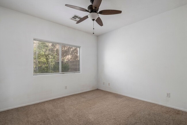 Building Photo - Beautiful 3 bedroom patio home with open f...