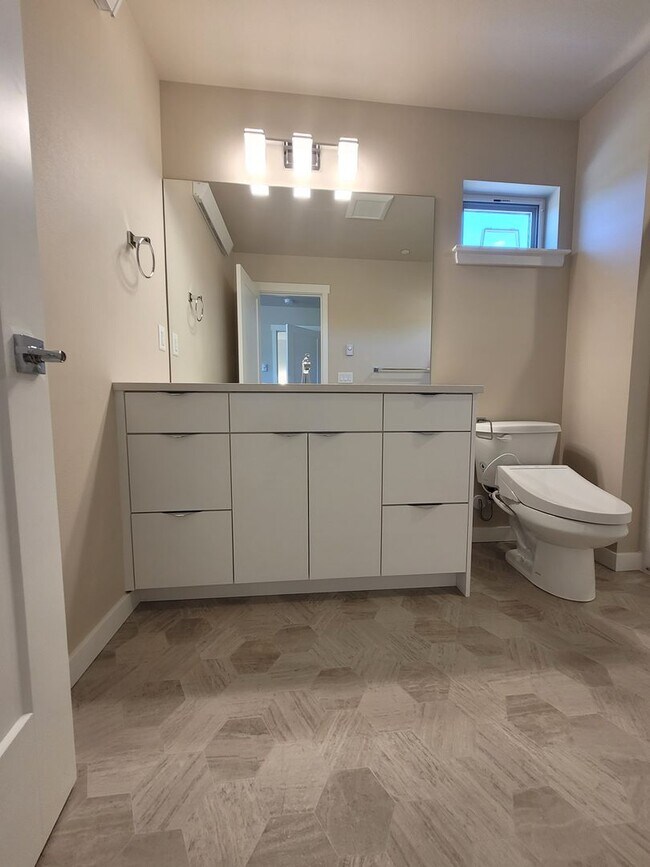 Building Photo - Beautiful Home in North Bellingham