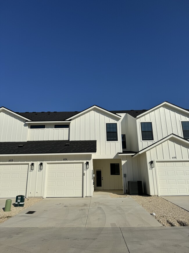 Building Photo - 5811 S 31st St