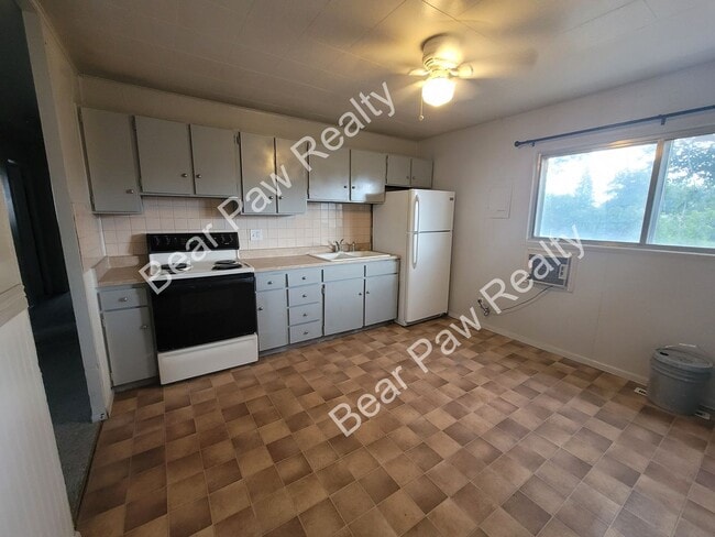 Building Photo - 1225 S Arp Ave