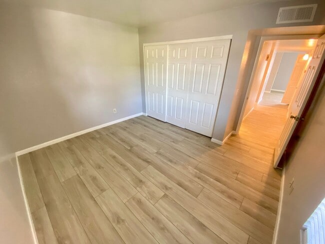 Building Photo - Spacious Two Bedroom Two Bath Condo in Tempe