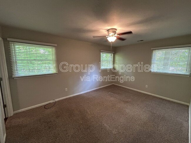 Building Photo - 133 Cliffwood Cir