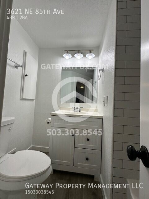 Building Photo - 3621 NE 85th Ave