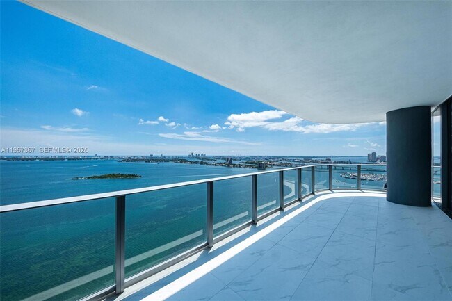 Building Photo - 700 NE 24th St