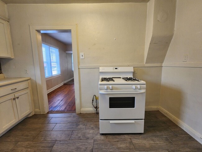 Building Photo - 2 bed 1 bath in Shawnee