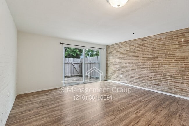 Building Photo - 408 Ira Ave