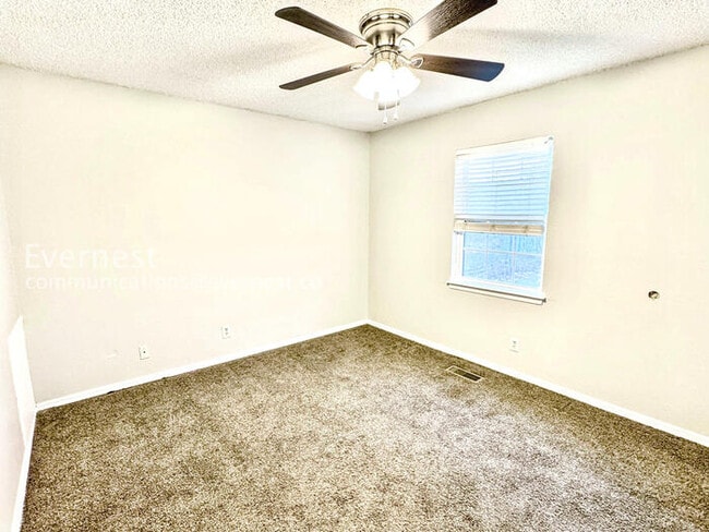 Building Photo - 1756 S Pine Ave