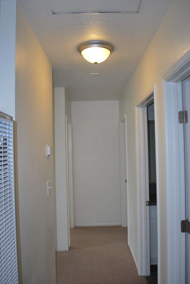 Building Photo - 822