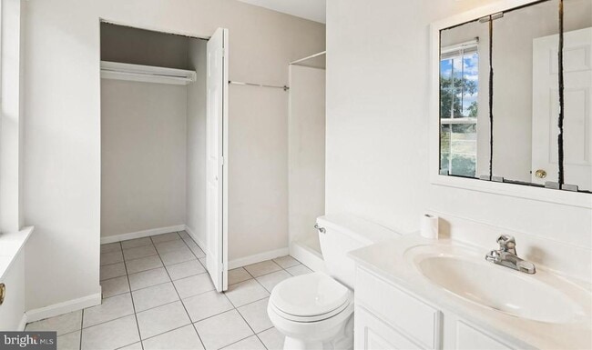 Building Photo - 1623 Chesapeake Ln