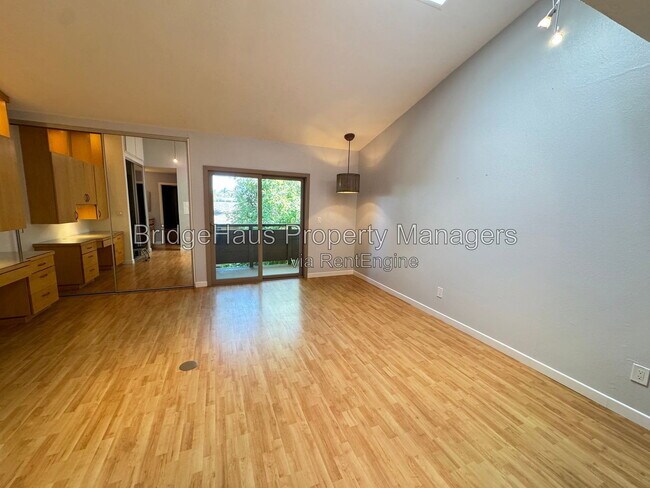 Building Photo - 1625 Hotel Cir S