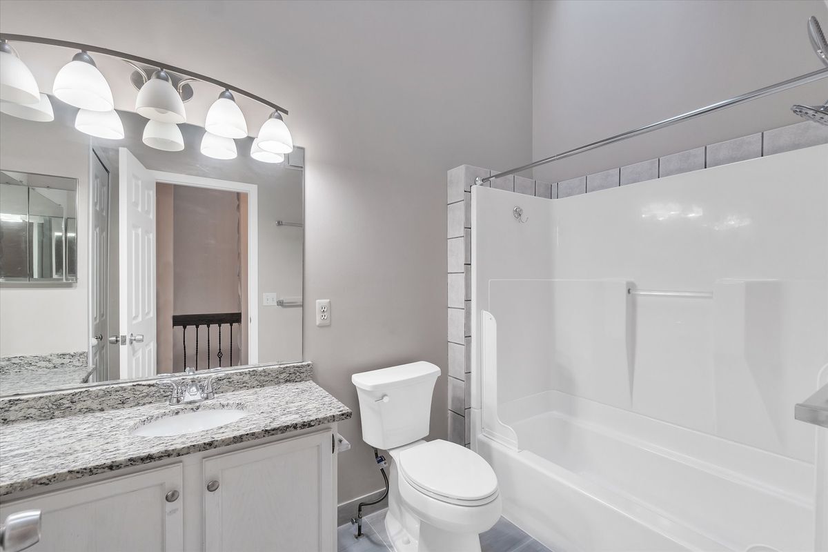 Building Photo - 22224 Edgewater