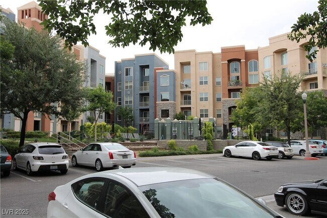 Building Photo - 26 E Serene Ave