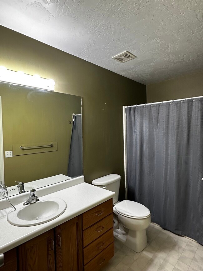 Building Photo - 758 Sunrise Ln