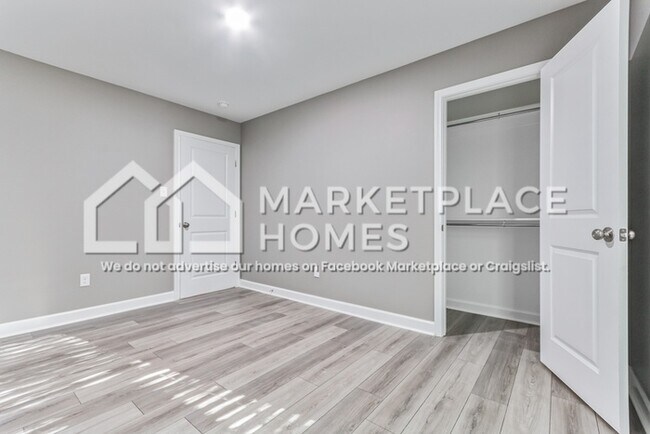 Building Photo - 1519 W 15th St