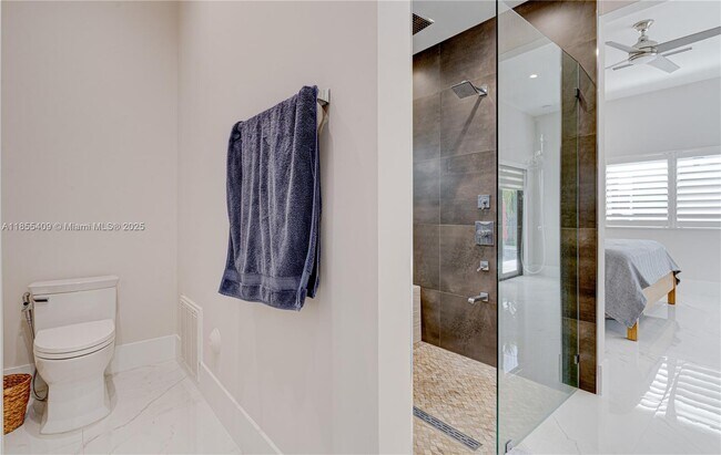 Building Photo - 2521 SW 105th Ave