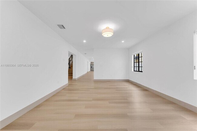 Building Photo - 456 SW 20th Rd