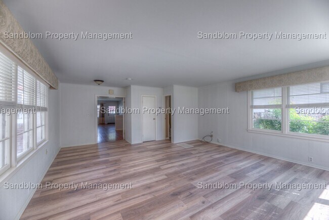 Building Photo - For Lease | Brookside | $1800 Rent | Available now!