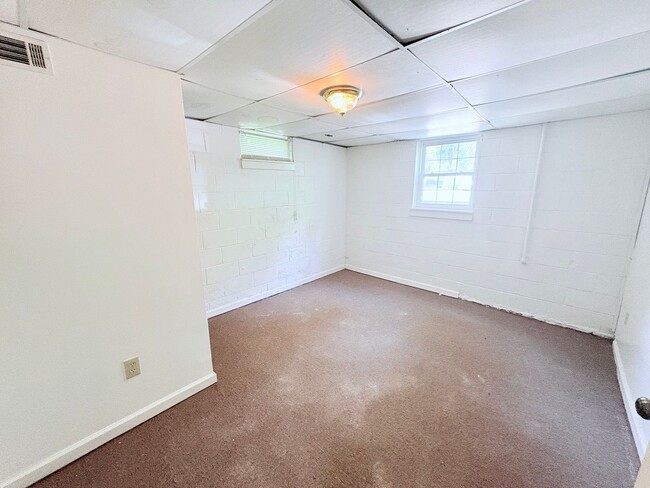 Building Photo - 266 Riggs Dr