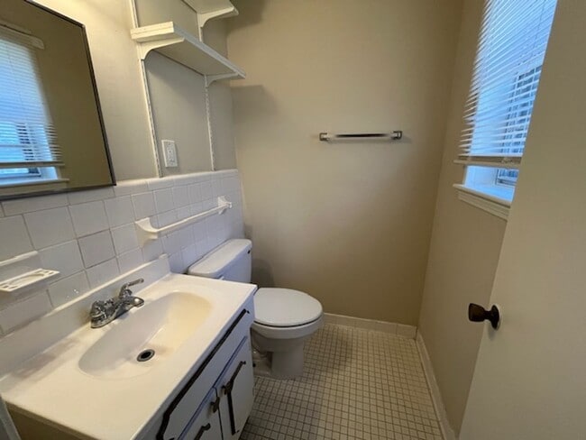 Building Photo - Renovated 3 Bedroom 1 Bath Home with 1 Car Garage for Rent!