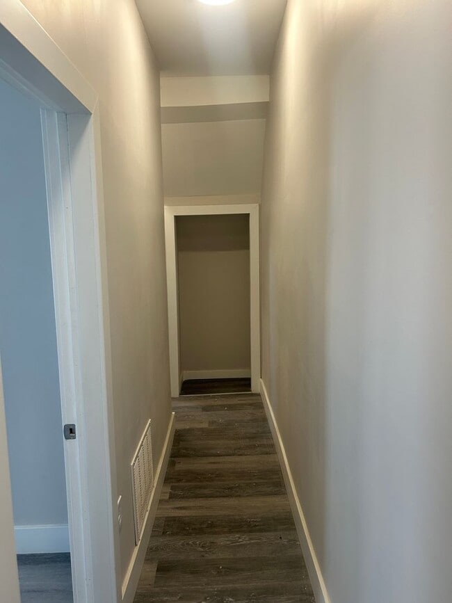 Building Photo - 2Br apartment in (duplex) 1st floor