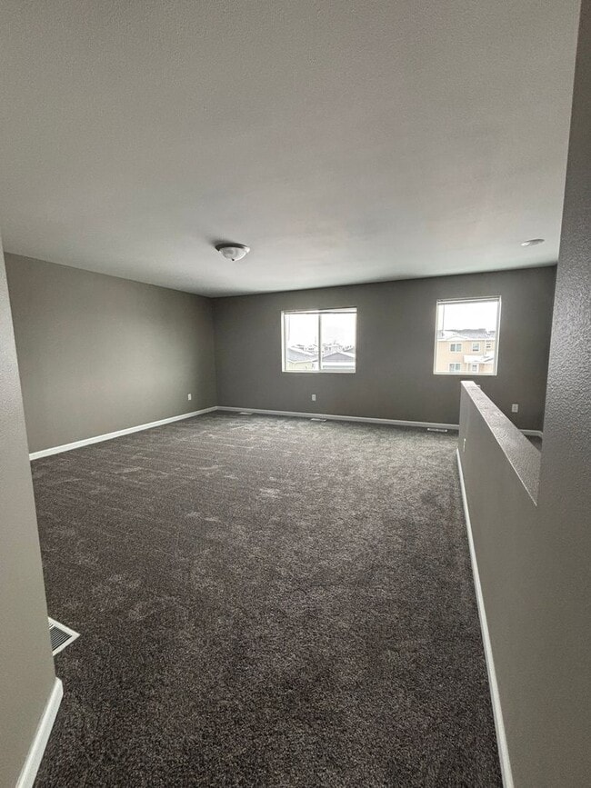 Building Photo - 4 Bedroom Home