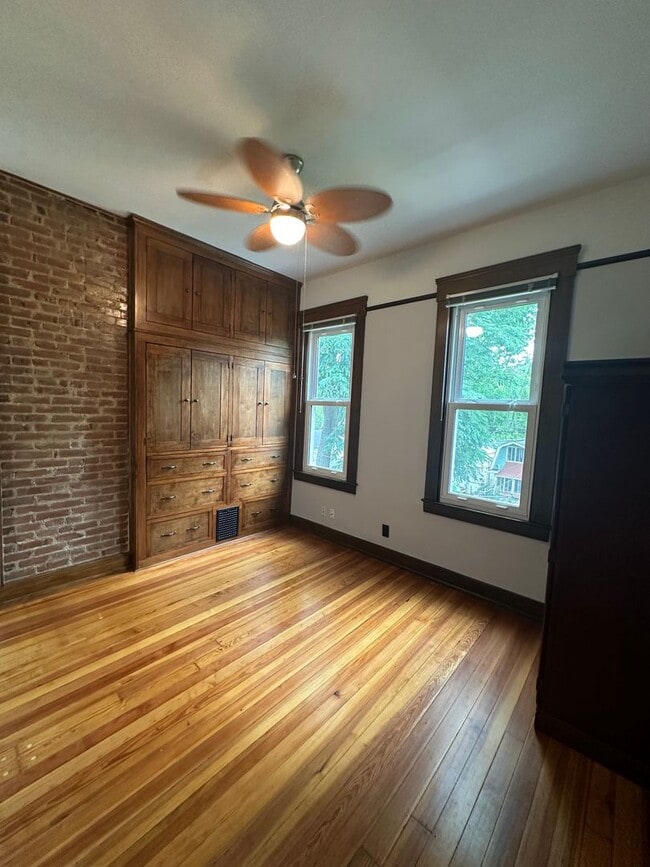 Building Photo - Charming 3BR/2.5BA Home For Rent in Highla...