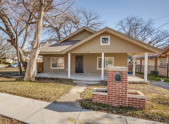 Primary Photo - Charming 3-bedroom, 1-bath home near the B...